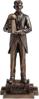 Veronese Design Nikola Tesla de 30 cm de altura segurando um modelo de estátua da torre Wardenclyffe resina fundida a frio escultura com acabamento em bronze antigo