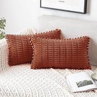 MIULEE Capas de almofada decorativas de veludo cotelê de outono ferrugem pacote com 2 capas de almofada listradas boho macias com pompom, decoração de casa de fazenda moderna para sofá, sala de estar